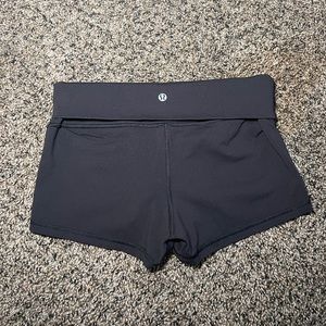 Lululemon Black Wunder Train Shorts 2”